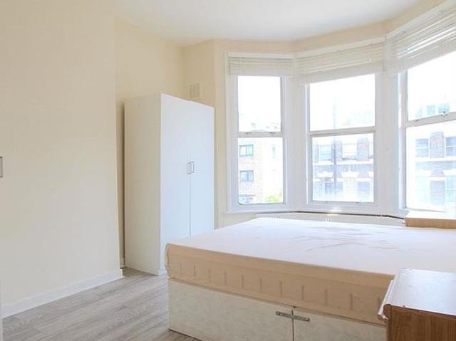 2 bedroom flat in London