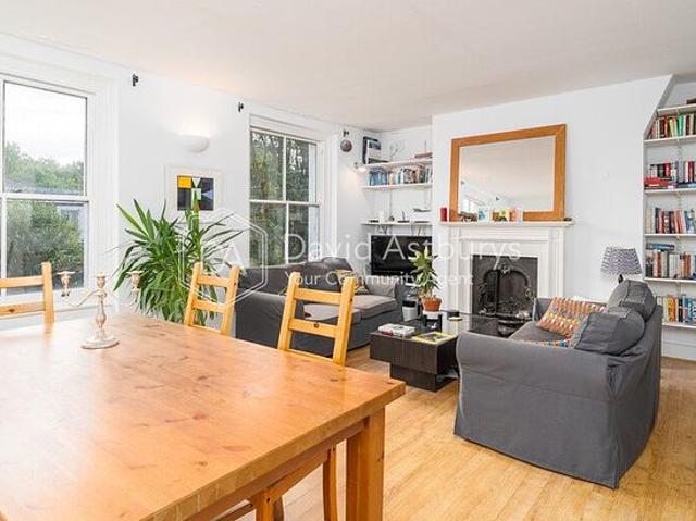 2 bedroom flat in London