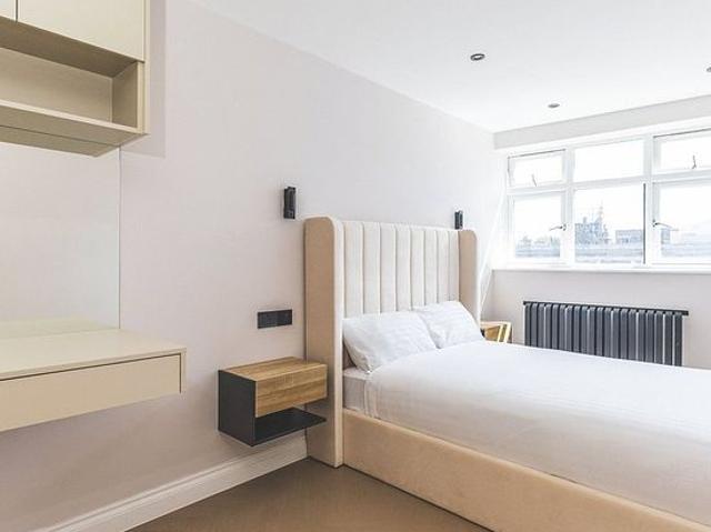 2 bedroom flat in London