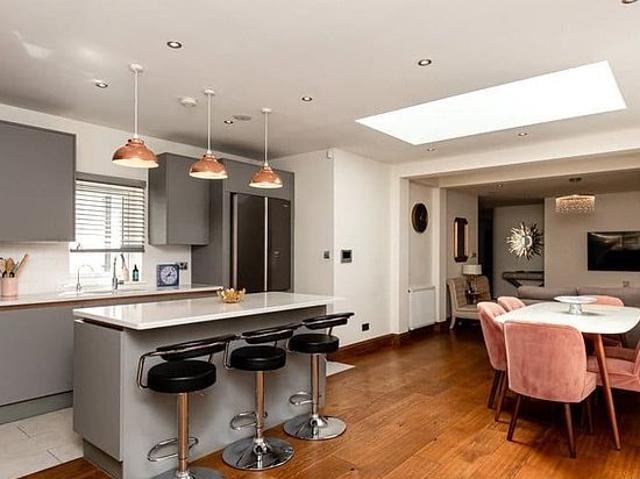2 bedroom flat in London