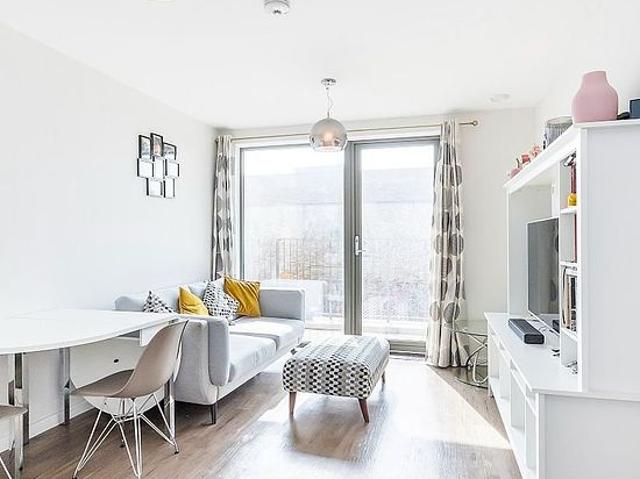 2 bedroom flat in London