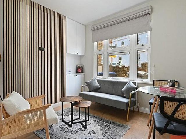 2 bedroom flat in London