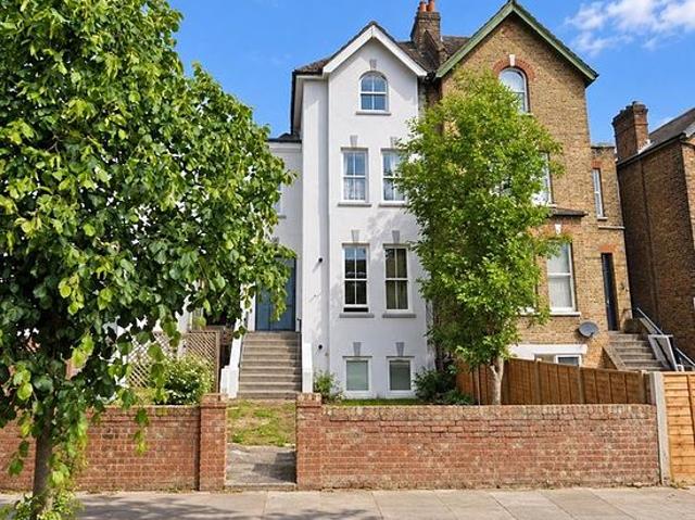 2 bedroom flat in London