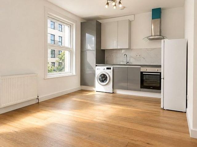 2 bedroom flat in London