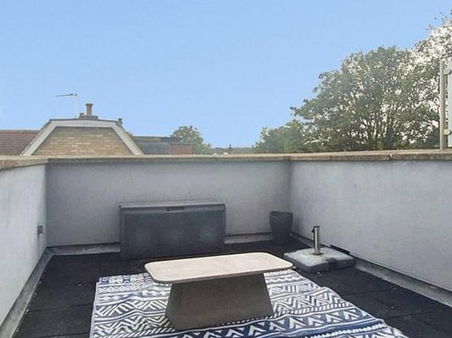 2 bedroom flat in London