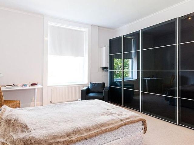 2 bedroom flat in London