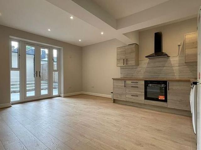 2 bedroom flat in London