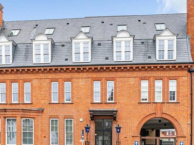 2 bedroom flat in London