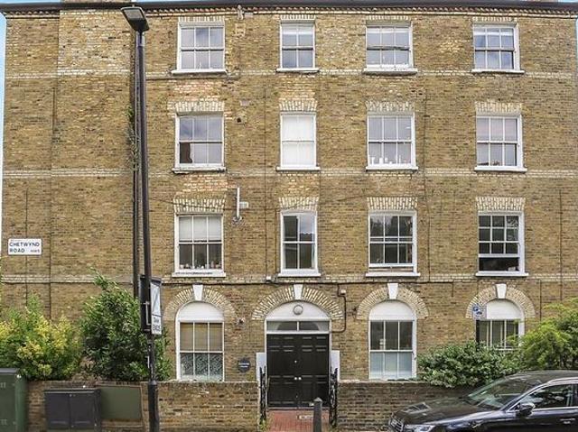 2 bedroom flat in London