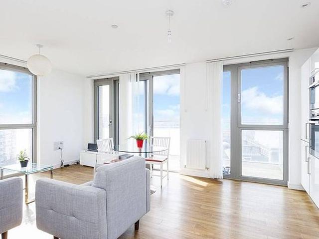 2 bedroom flat in London