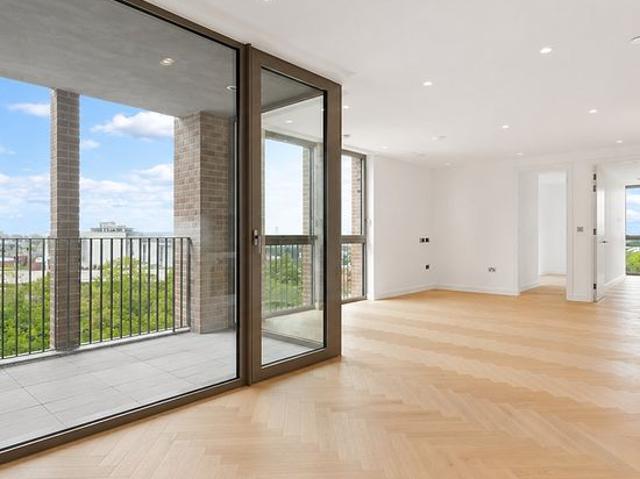2 bedroom flat in London
