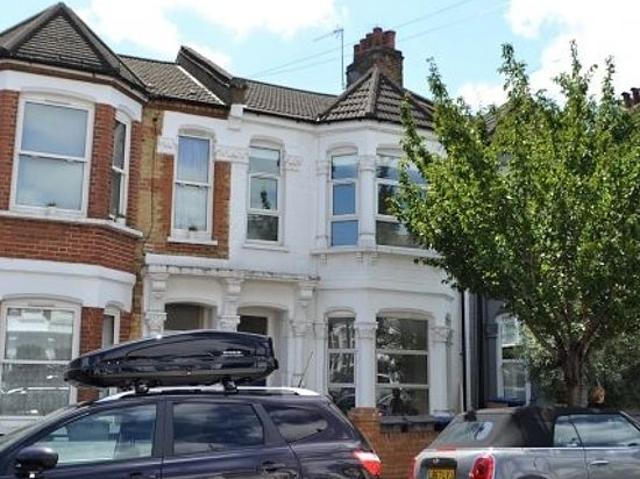 2 bedroom flat in London