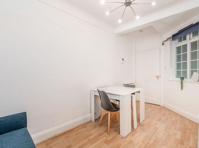 2 bedroom flat in London