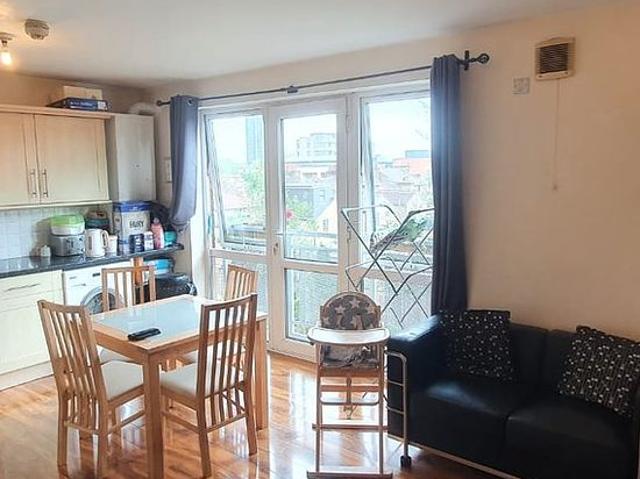2 bedroom flat in London