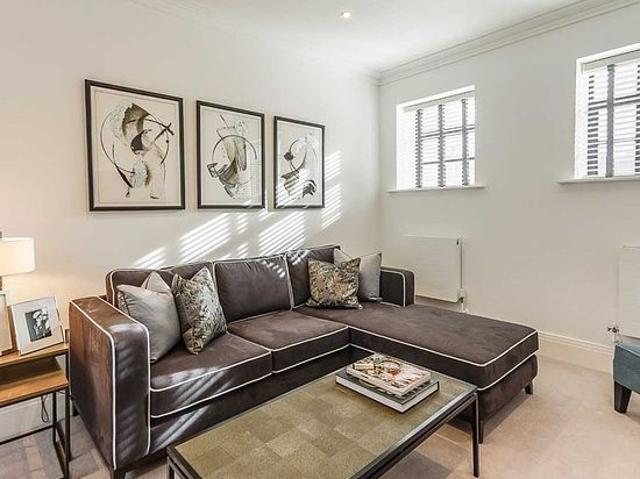 2 bedroom flat in London
