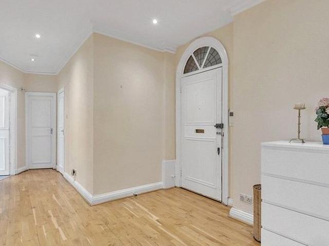 2 bedroom flat in London