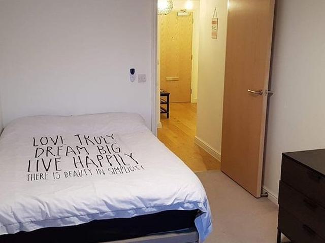 2 bedroom flat in London
