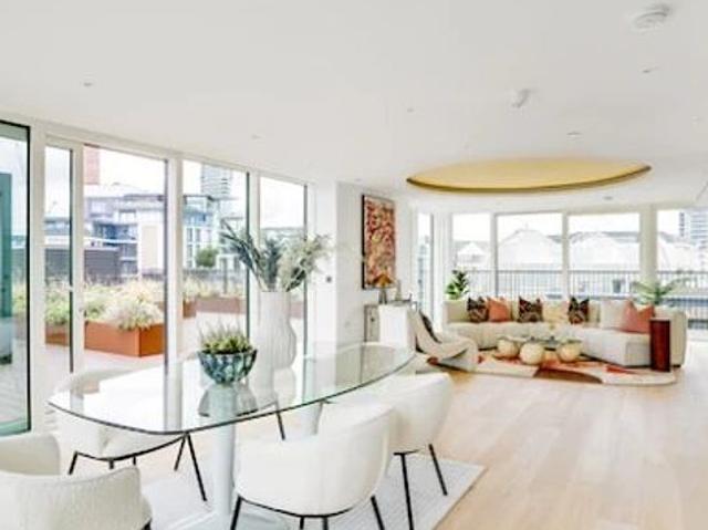 2 bedroom flat in London