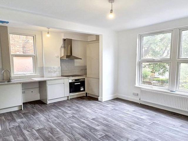 2 bedroom flat in London