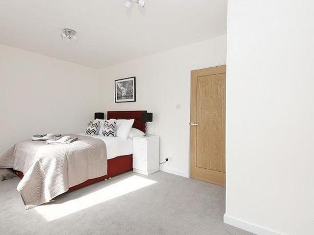 2 bedroom flat in London