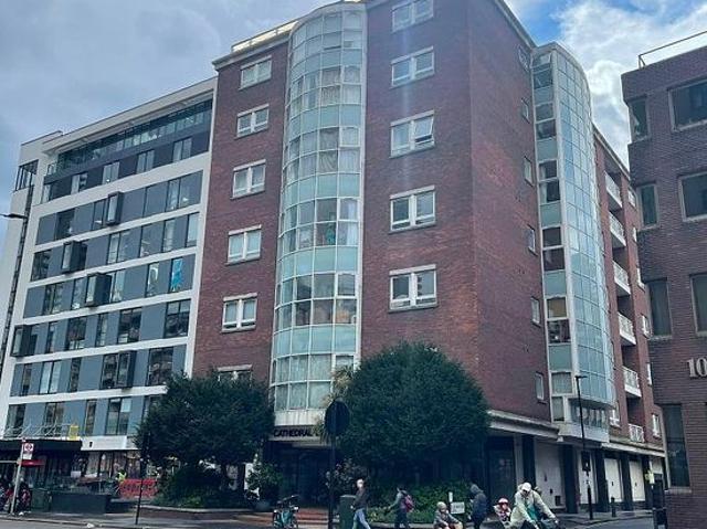 2 bedroom flat in London