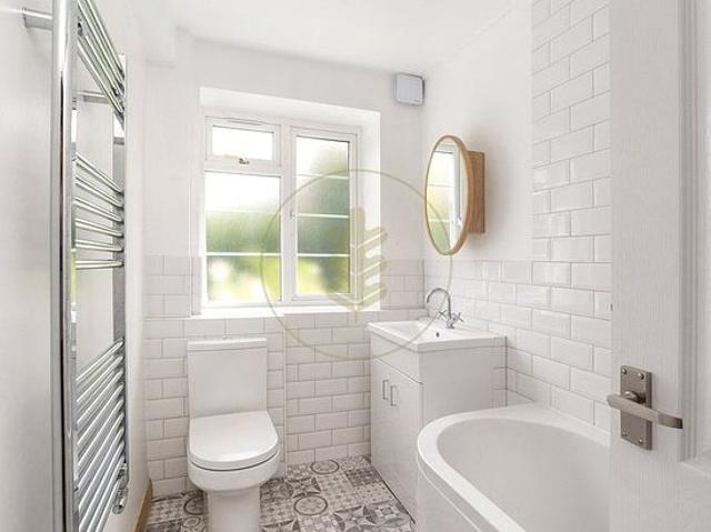 2 bedroom flat in London