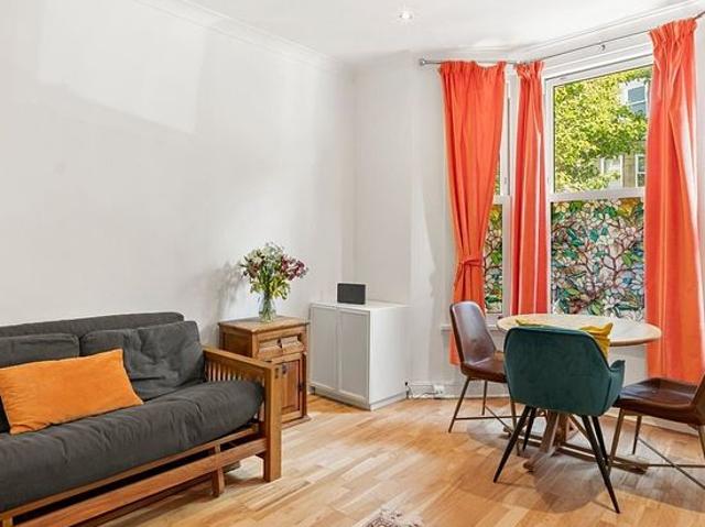 2 bedroom flat in London