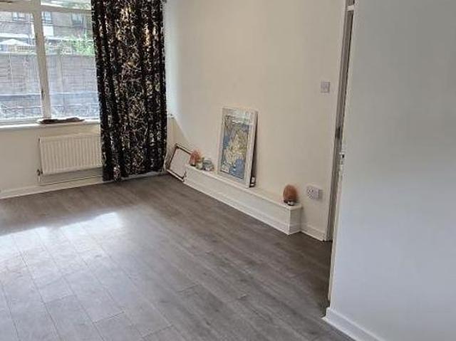 2 bedroom flat in London