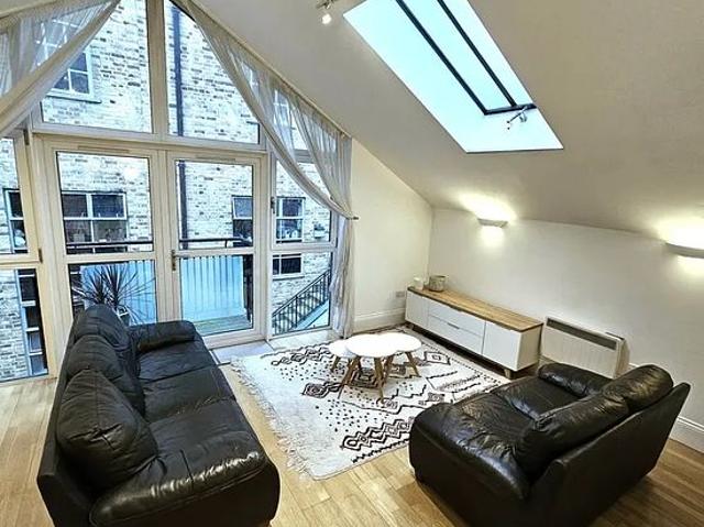 2 bedroom flat in London