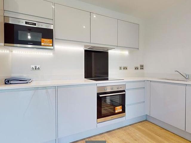 2 bedroom flat in Loughton