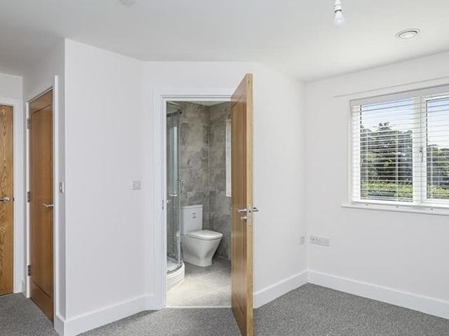 2 bedroom flat in Mitcham