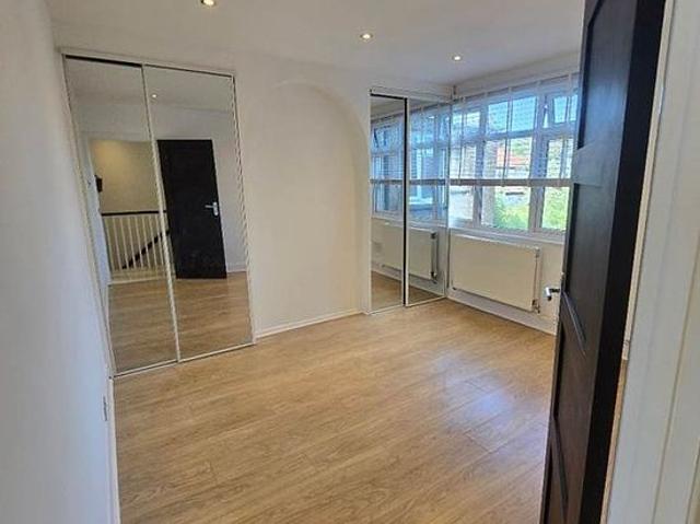 2 bedroom flat in Mitcham