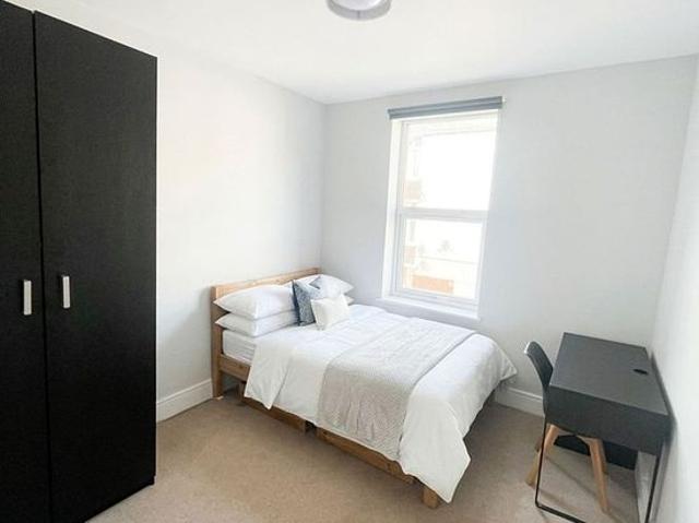 2 bedroom flat in Mitcham