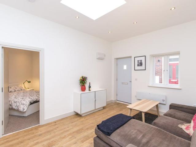 2 bedroom flat in Montpellier £1350 pcm