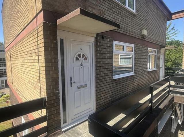 2 bedroom flat in Oldbury