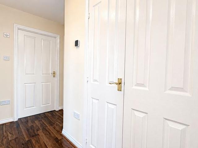 2 bedroom flat in Renfrew