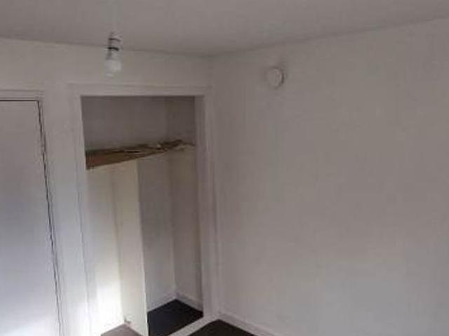2 bedroom flat in Renfrew