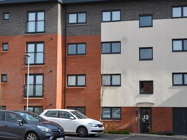 2 bedroom flat in Renfrew