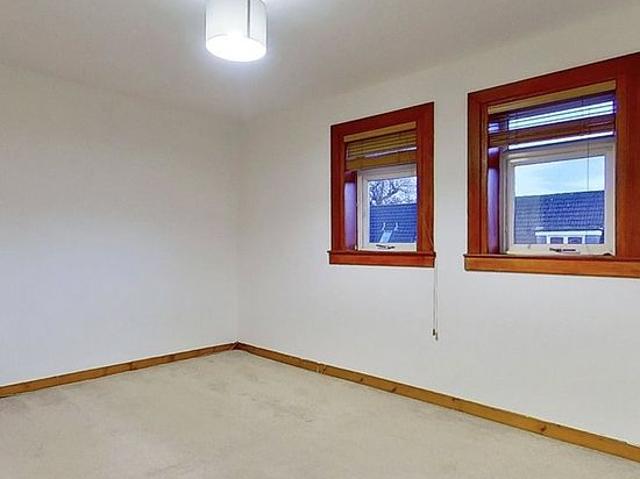 2 bedroom flat in Renfrew