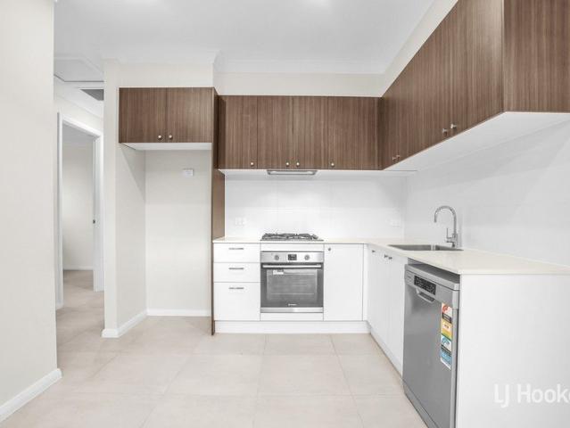 2 Bedroom Flat in Riverstone!