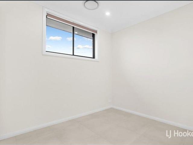 2 Bedroom Flat in Riverstone!