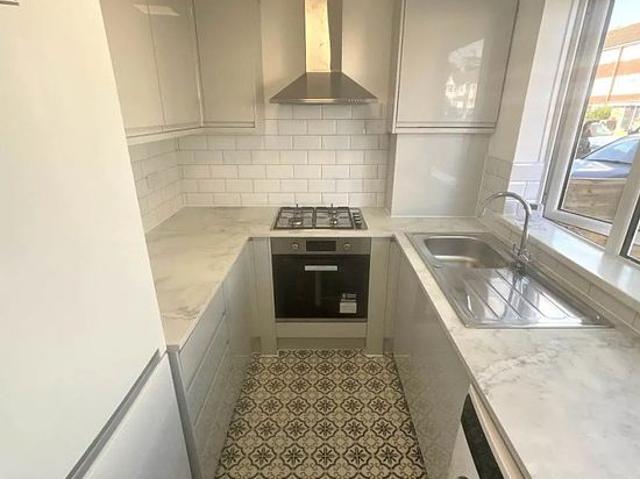 2 bedroom flat in Romford