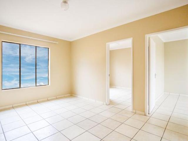 2 Bedroom Flat in Roodepoort Central