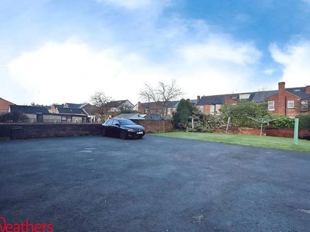 2 bedroom flat in Rotherham