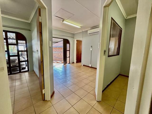 2 Bedroom Flat in Safari Gardens