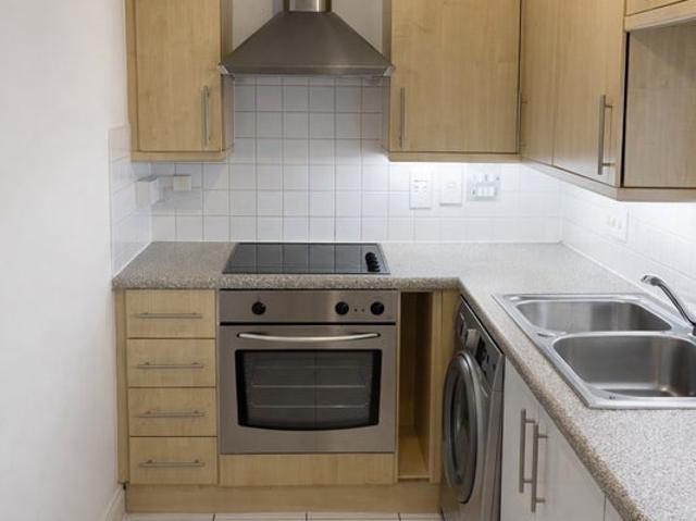 2 bedroom flat in safe and secure building