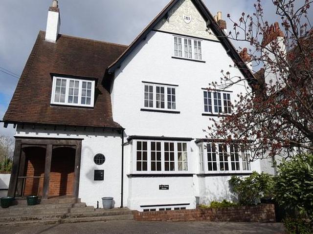 2 bedroom flat in Sutton Coldfield