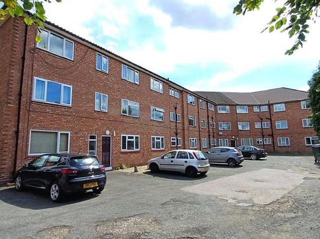 2 bedroom flat in Sutton Coldfield