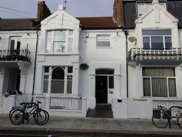 2 Bedroom Flat Let in