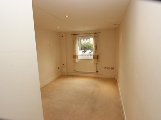 2 Bedroom Flat Let in